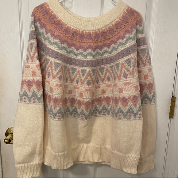 Cream sweater with pastel designs - Picture 2 of 5